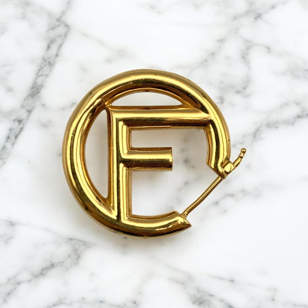 FENDI ゴールド ロゴデザイン 円形ピアス　エフイズ　片耳のみ