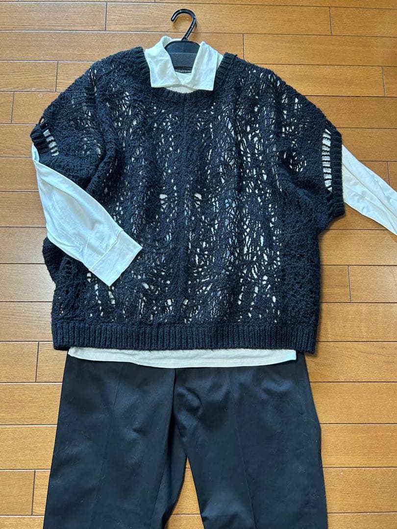 ミズイロインド　レース模様のウールベスト美品