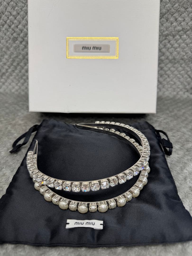 MIU MIU ミュウミュウ クリスタル&パール　カチューシャ