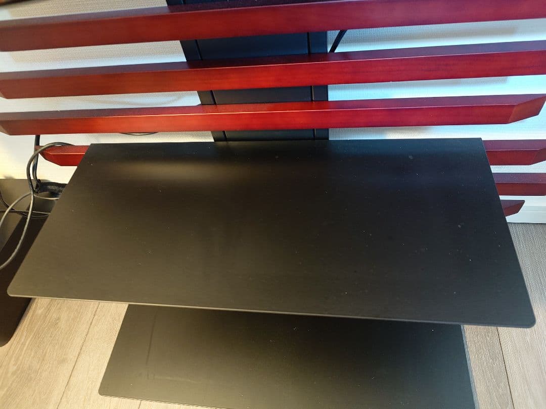 【使用短】テレビ台　壁寄せ 突っ張り首振り 65インチ対応 棚板付き つっぱり