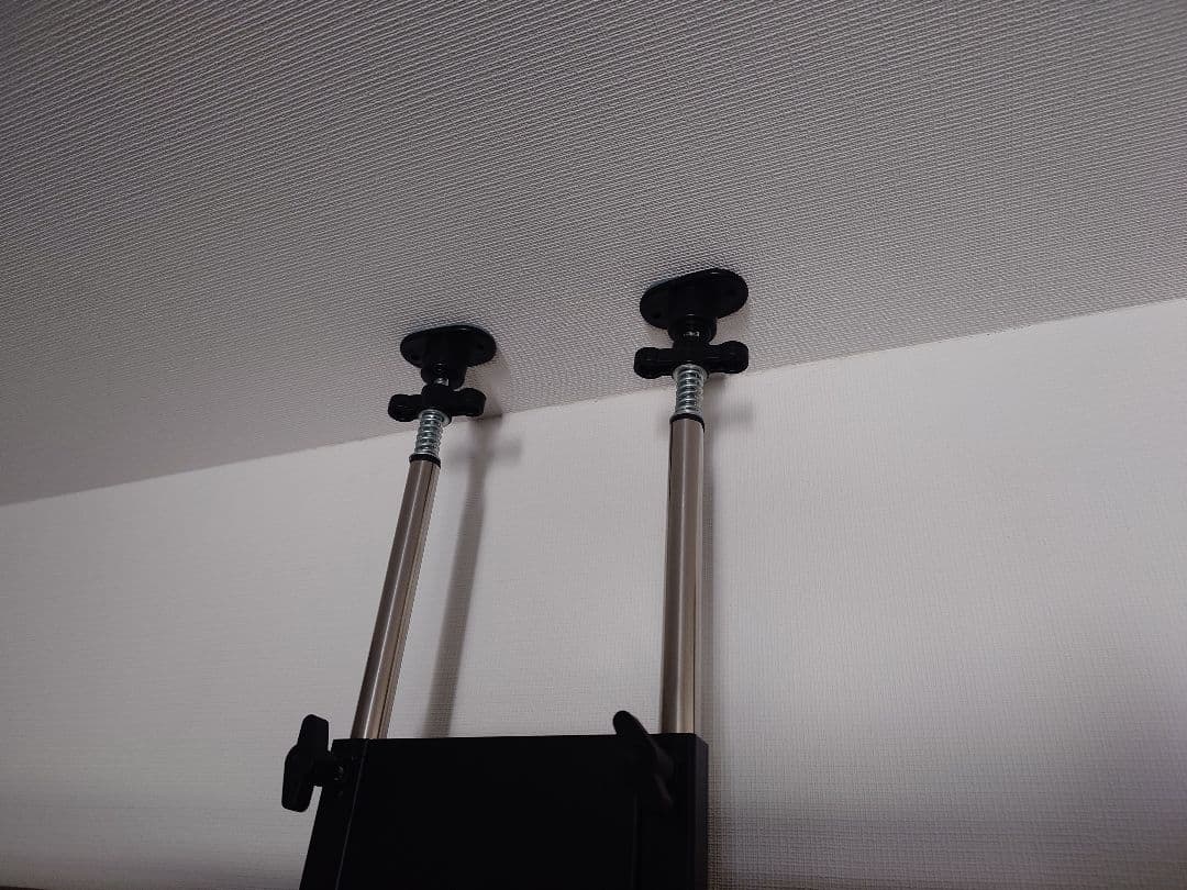 【使用短】テレビ台　壁寄せ 突っ張り首振り 65インチ対応 棚板付き つっぱり