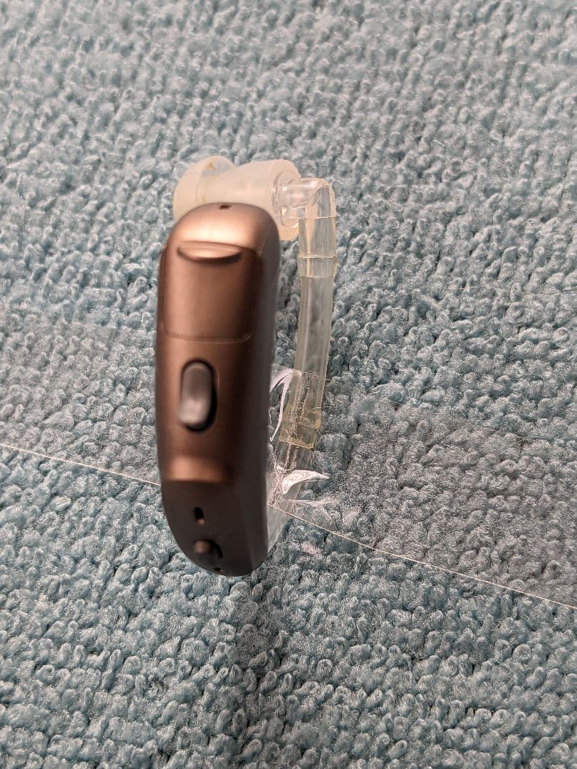 集音器　補聴器 耳掛け型 　ケース　イヤホン予備　電池付き