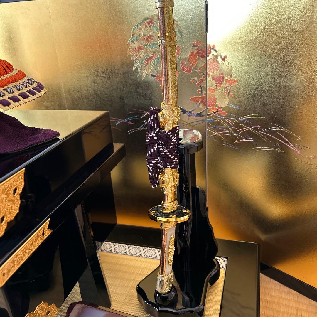 豪華な兜飾り 金色・紫色　端午節句五月人形　人形の秀月