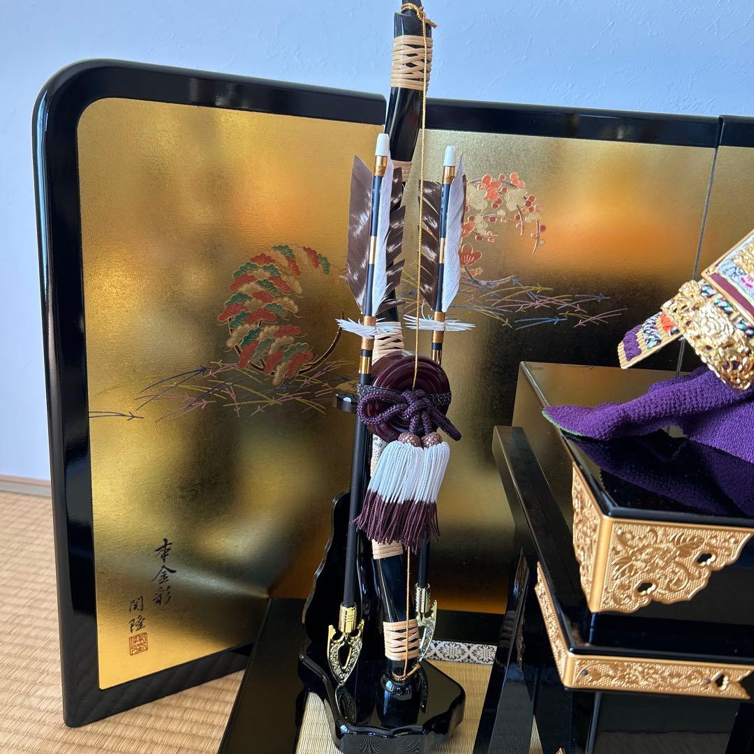 豪華な兜飾り 金色・紫色　端午節句五月人形　人形の秀月