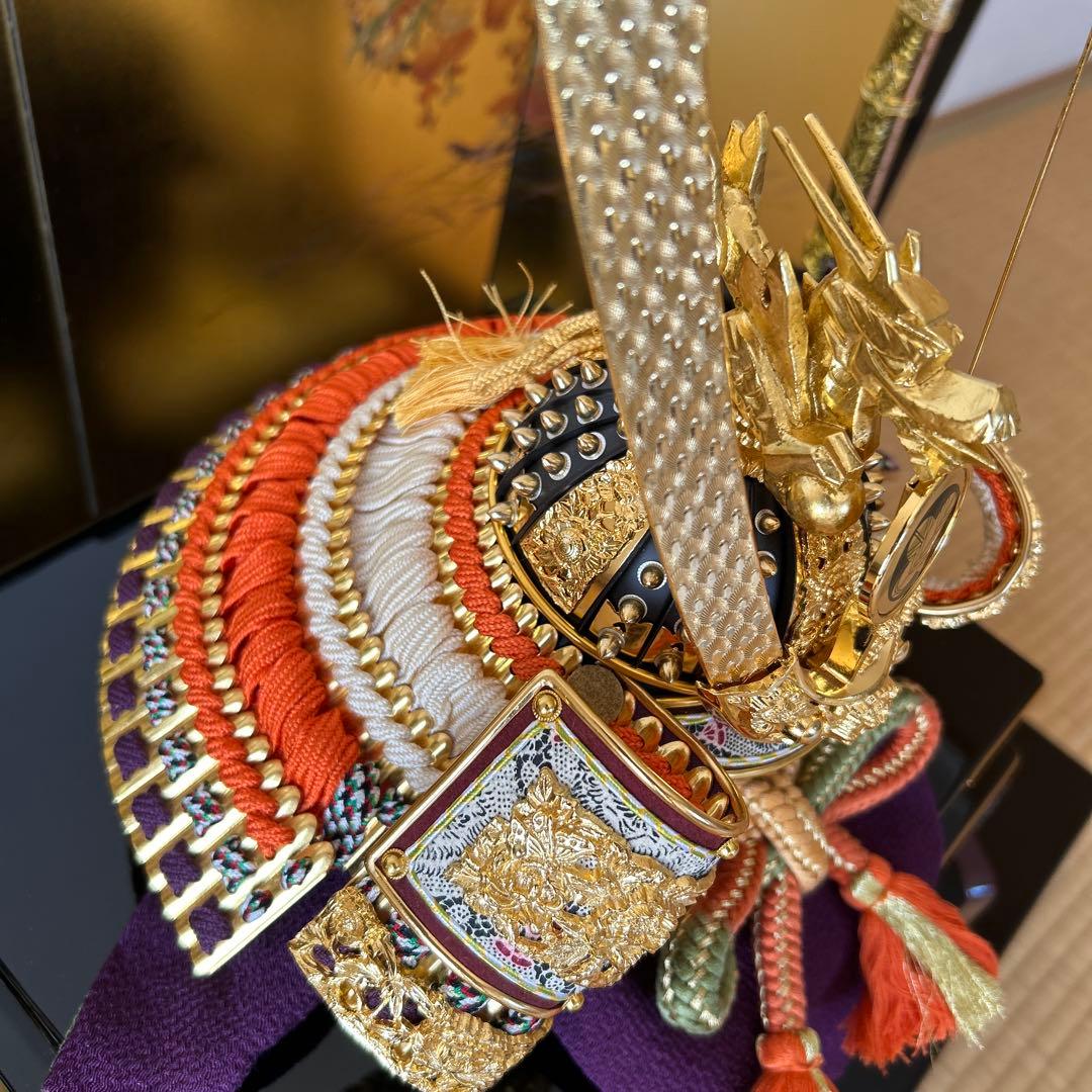 豪華な兜飾り 金色・紫色　端午節句五月人形　人形の秀月