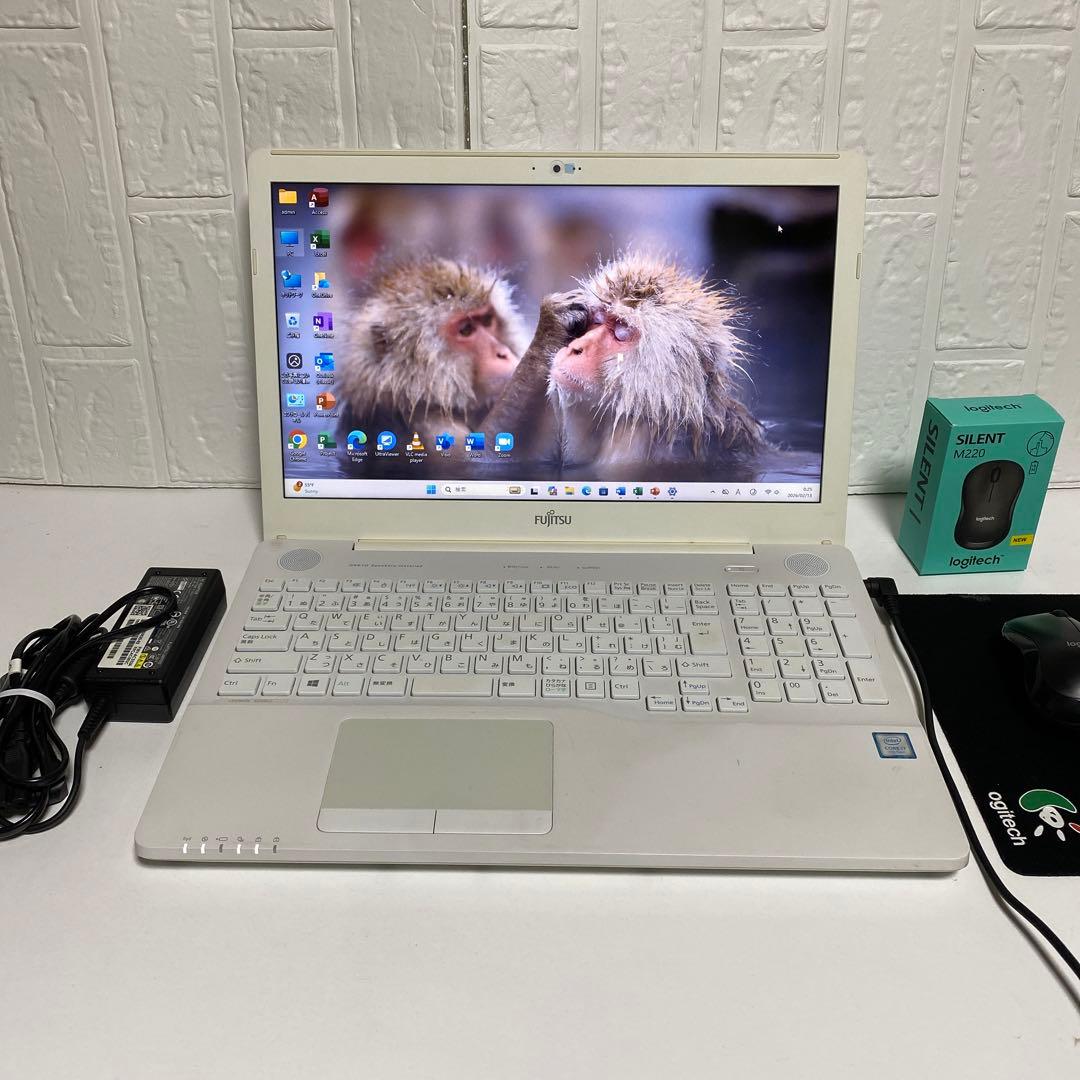 Windows11 オフィス付きSSDサクサク起動　Corei7 ホワイト富士通