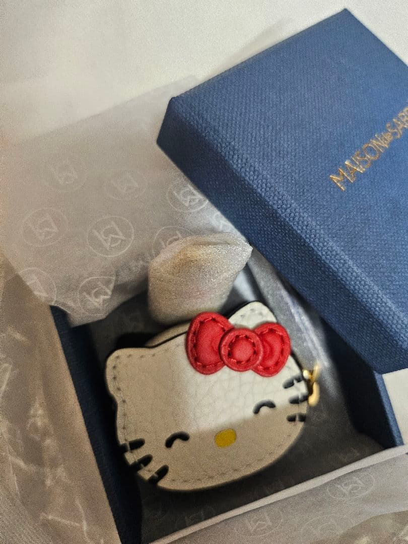 【新品 箱入り】　メゾンドサブレ　フルーツチャーム　ハローキティ