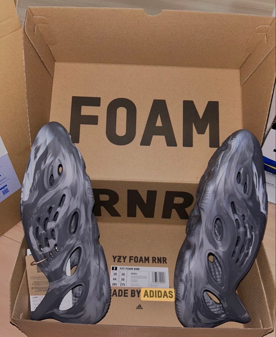 YEEZY Foam Runner / カニエ・ウェスト