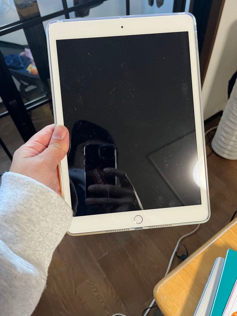 iPad (第７世代) Wi-Fi + Cellular 32GB シルバー