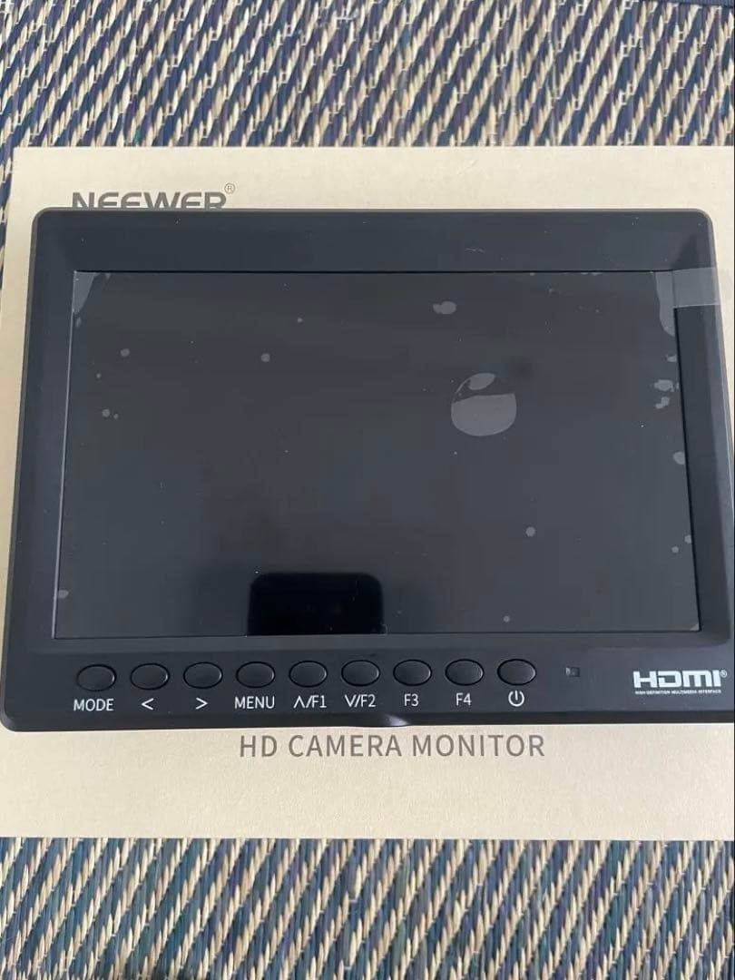 Neewer F100 7インチ カメラモニター 充電器付き