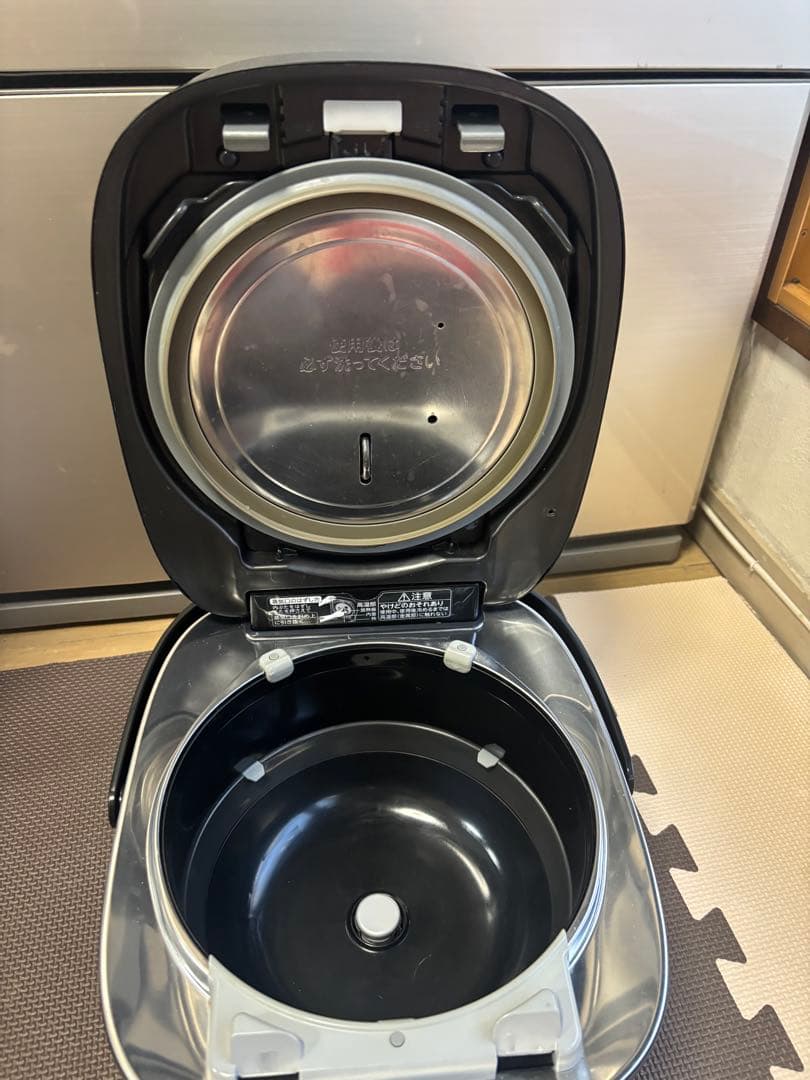 美品　TOSHIBA RC-10VXV K 炊飯器　23製