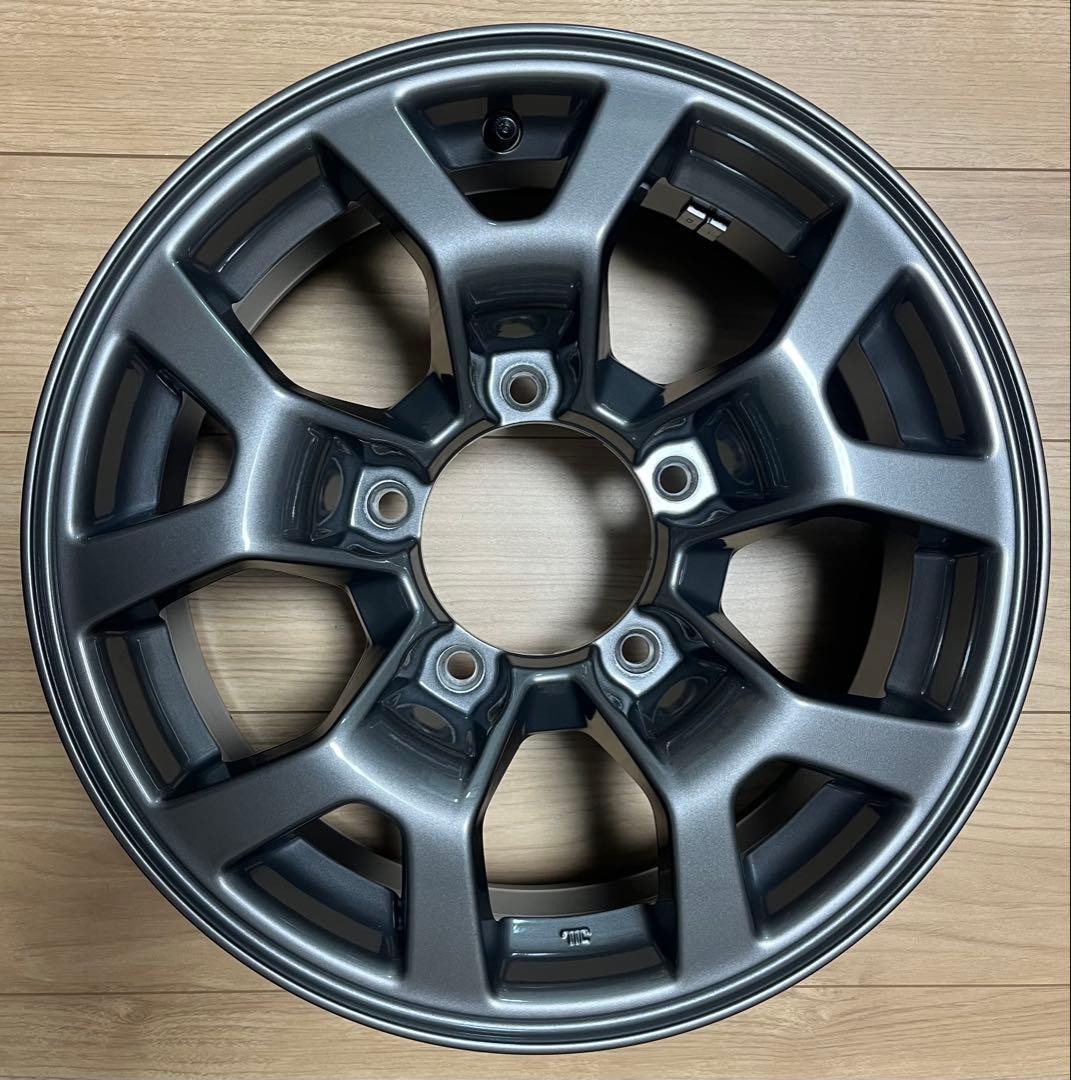 じ*K様 新車納車時取り外し 新同品 ジムニー シエラ JB74 純正アルミホイ