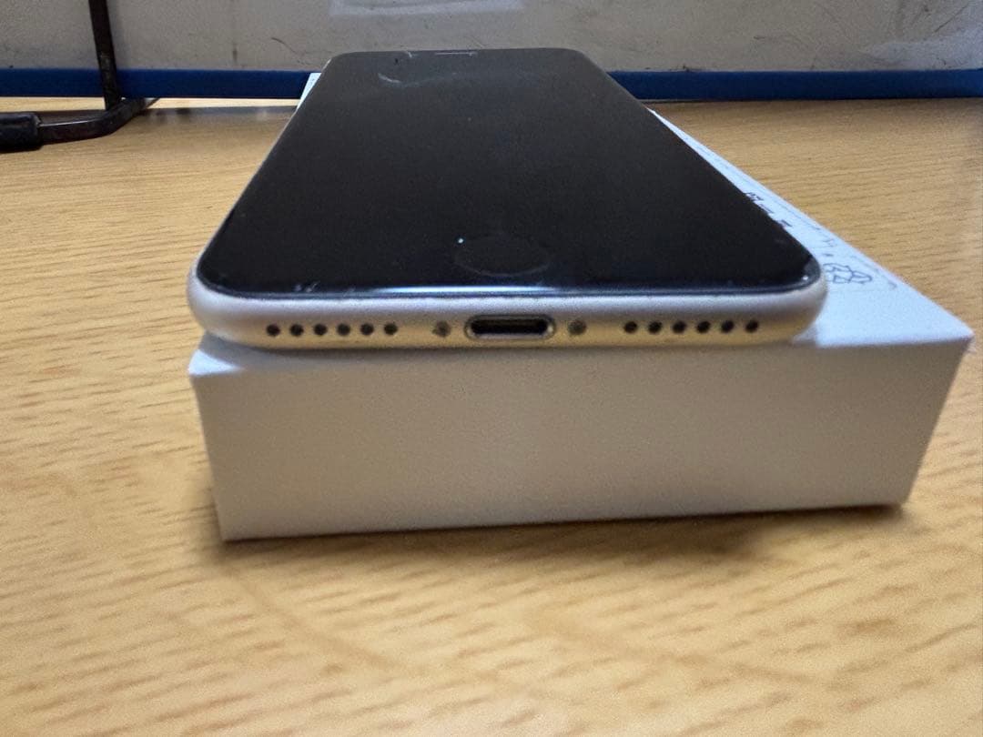 Apple iPhone SE (第3世代) 64GB(最大容量69%)