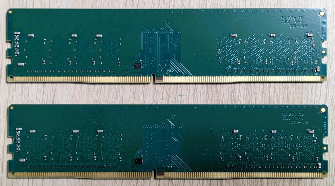 Crucial 32GB DDR4 (16GB x 2枚) DIMM メモリー