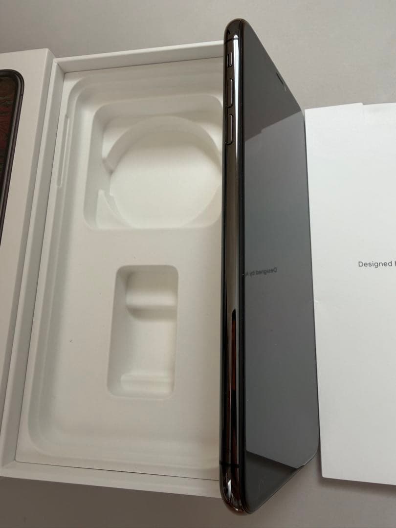 【美品】Apple iPhone XS Max 256GB スペースグレー