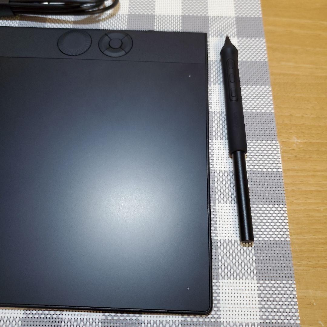 液タブ・ペンタブ Wacom Intuos Pro medium (PTK670K0C)