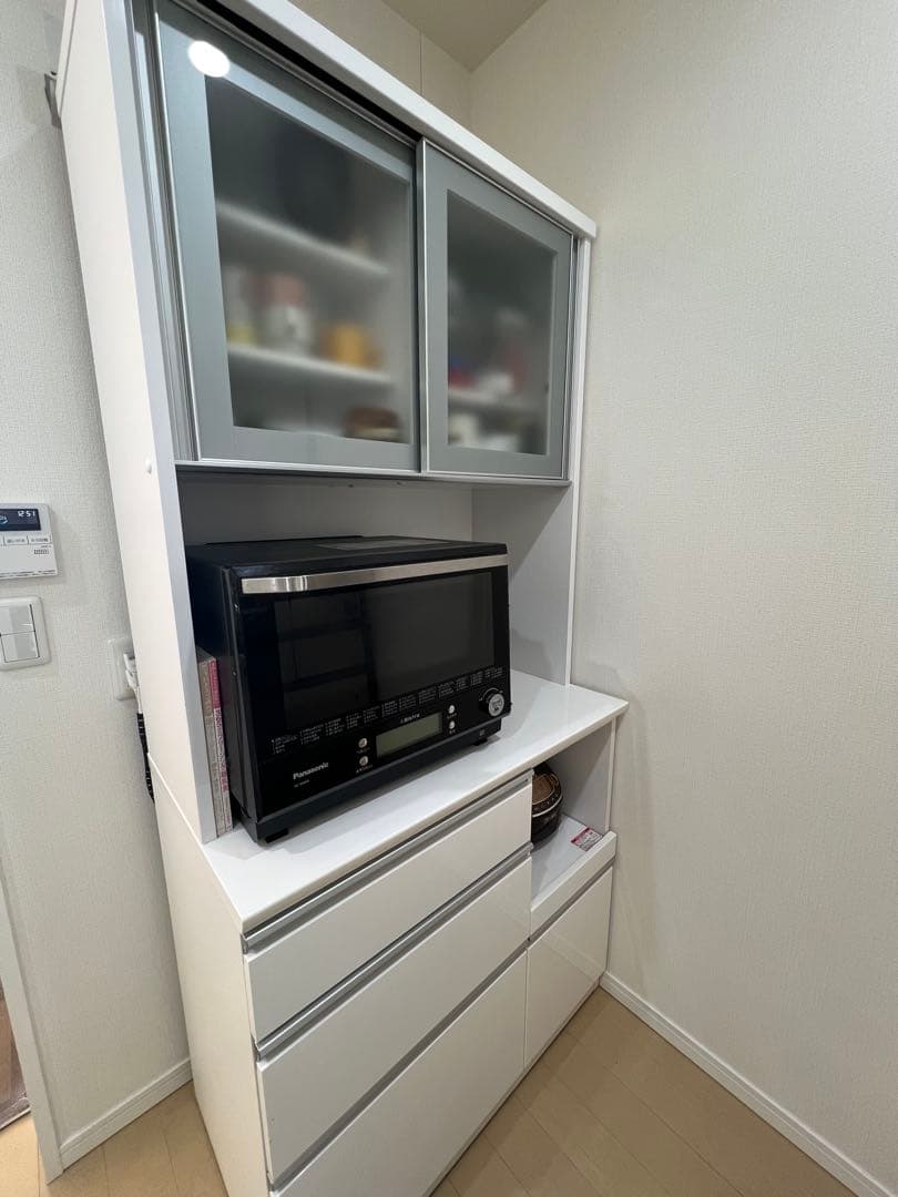 ニトリ　キッチンボード　食器棚　ホワイト