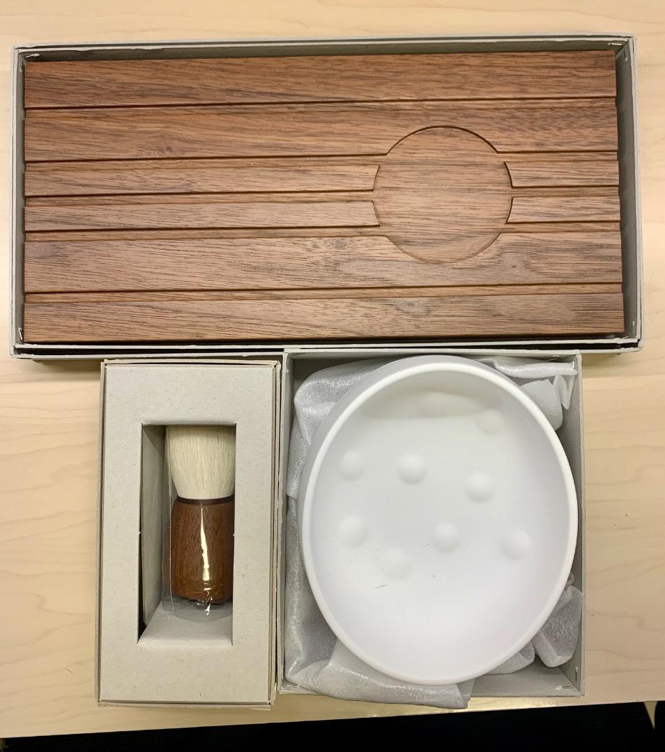 SUVE SHAQUDAフェイスクレンジングセット（トレイ＋ブラシ＆ディッシュ）