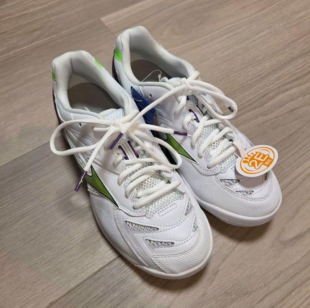 新品MIZUNOバドミントン　ウェーブファングプロ 27cm