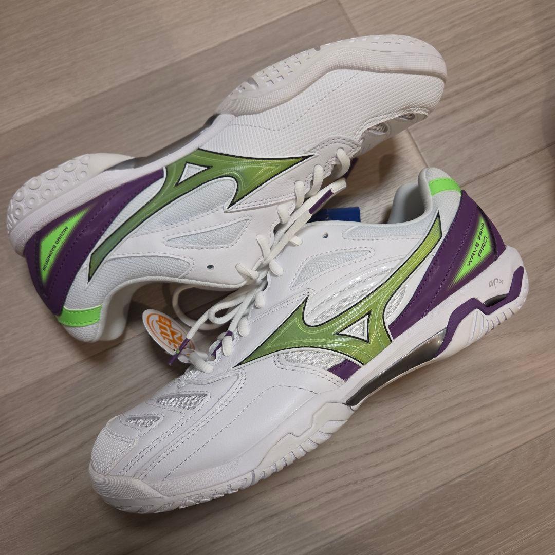 新品MIZUNOバドミントン　ウェーブファングプロ 27cm