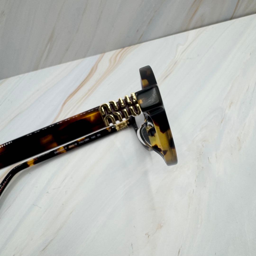 極美品【ミュウミュウ】ウォニョン着用　サングラス　べっこう柄　ケース付