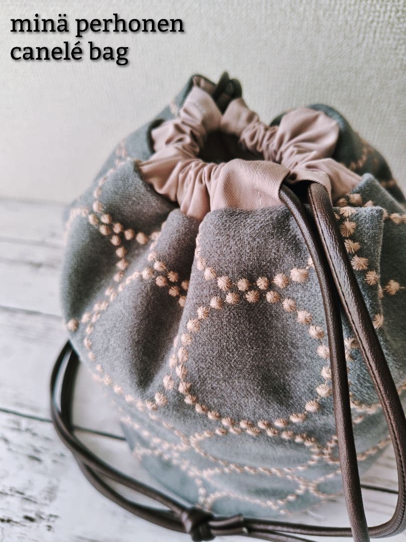 ミナペルホネン dop gray 巾着ショルダー カヌレバッグ タンバリン