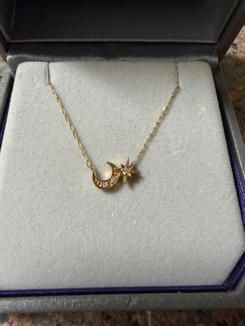 スタージュエリー　K18 ダイヤモンド0.02ct　月星ネックレス