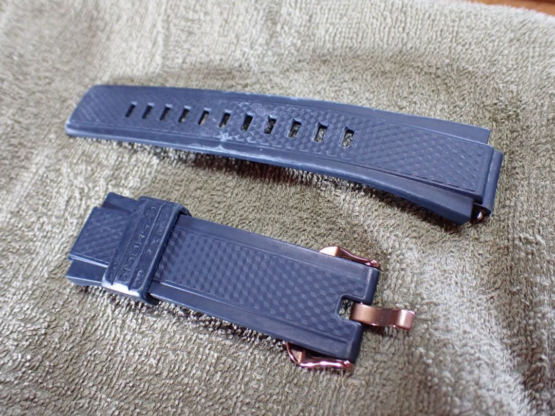 CASIO カシオBluetoothソーラー G-SHOCK GST-B200