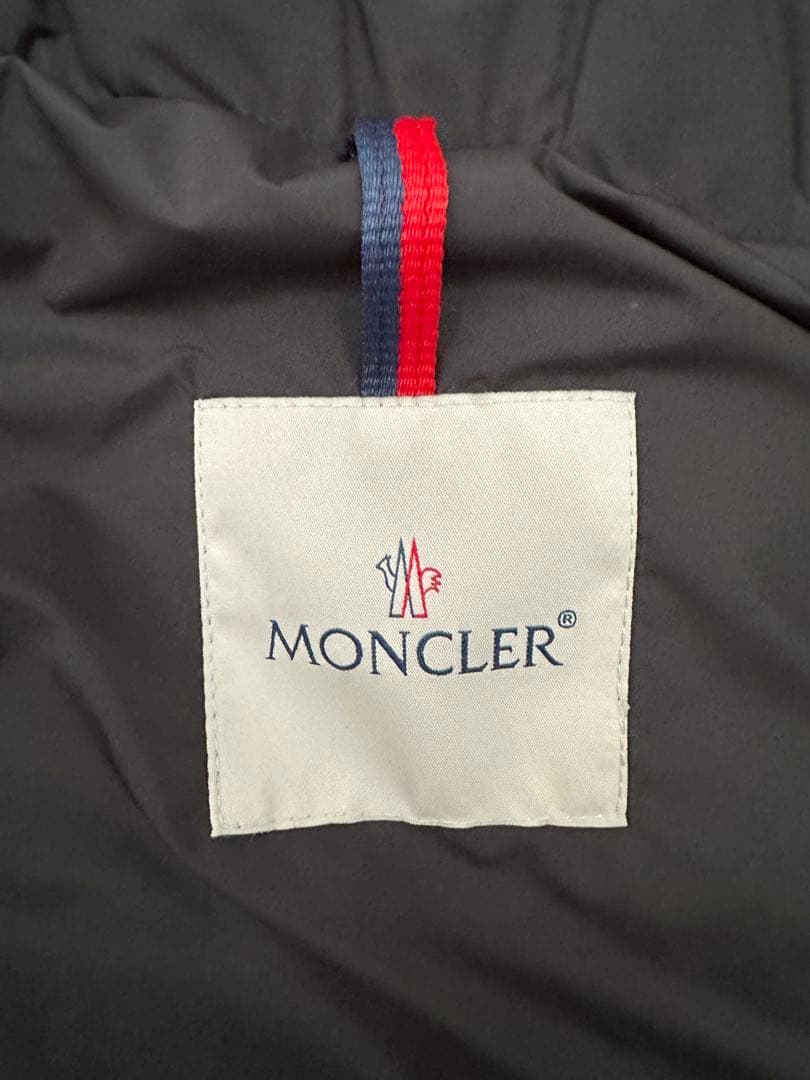 モンクレール　CERCES ライトダウンベスト　サイズ2