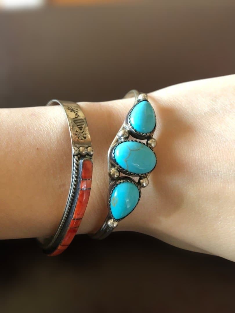 ターコイズ・コーラル装飾バングル、リング３点セット