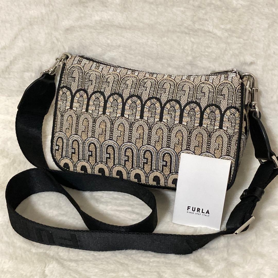 極美品 フルラ FURLA ショルダーバッグ MOON S 総柄 ロゴ