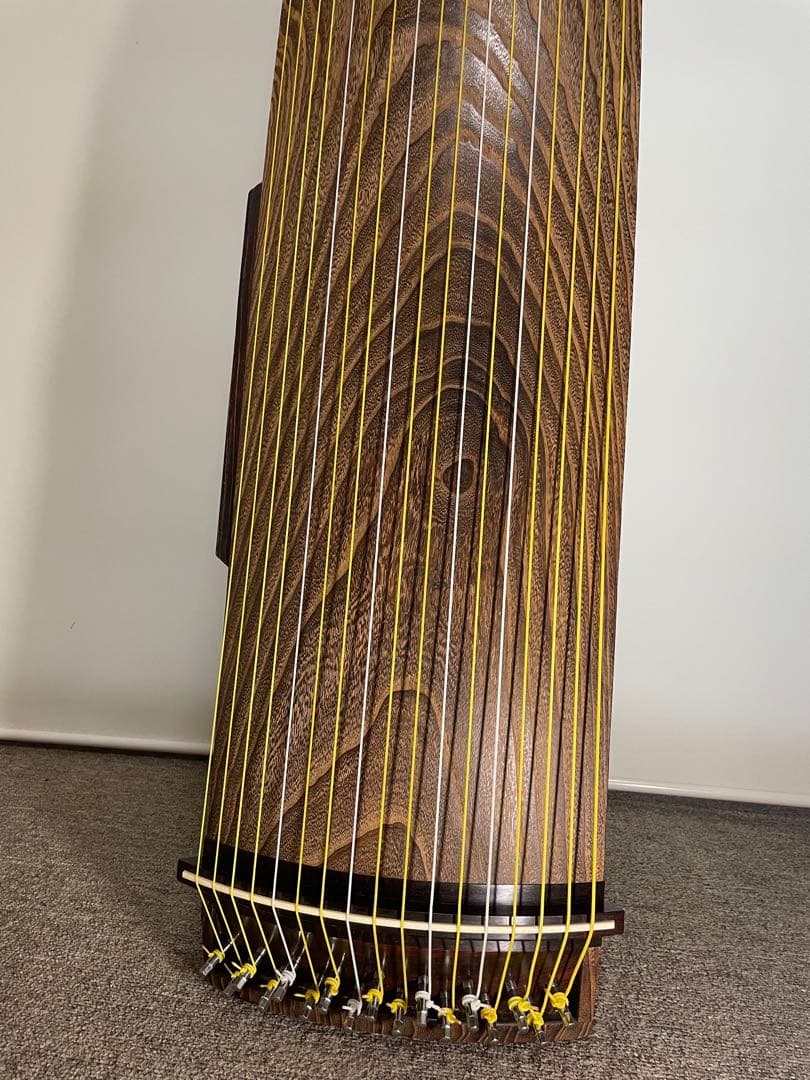 十七絃筝 紅木巻き、専用ケース付き，十七弦柱（大），十七絃猫足，ハンドル