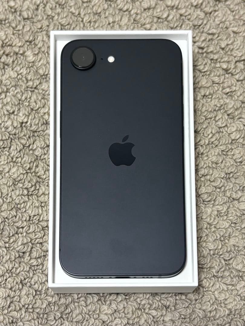 【momoko】iPhone 16e 128GB ブラック