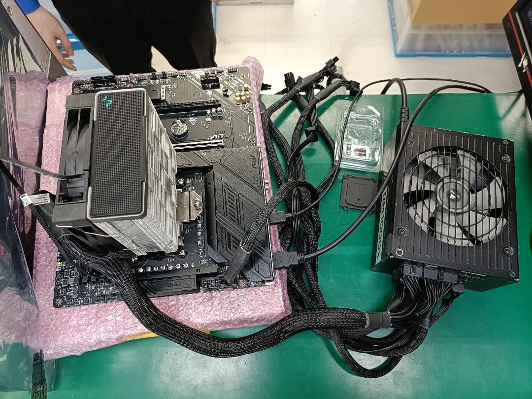 （ほぼ新品）MSI B650 TOMAHAWK WIFI マザーボード