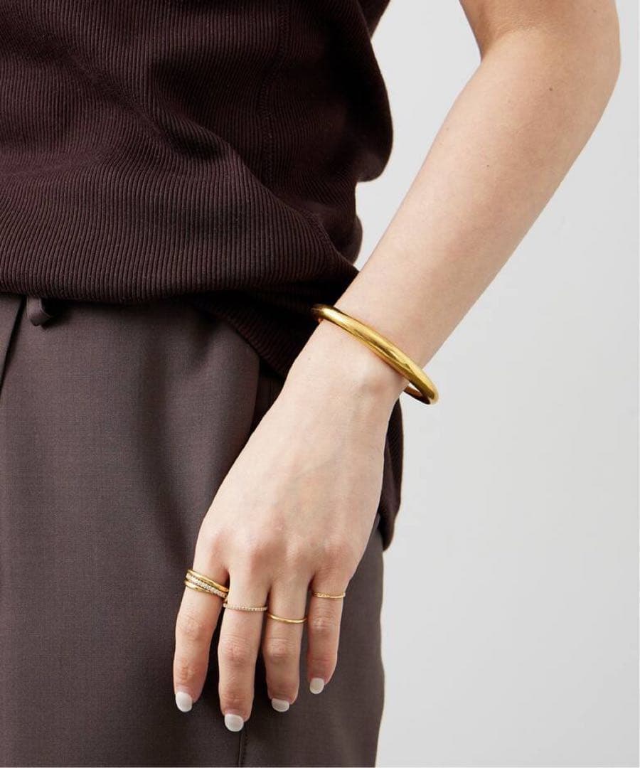 ガブリエラ アルティガス　INFINITE TUSK CUFF Cバングル