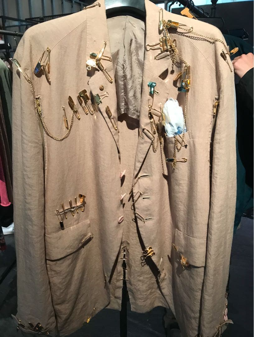 undercoverアンダーカバーsilver pin UC1A4X06GOLD