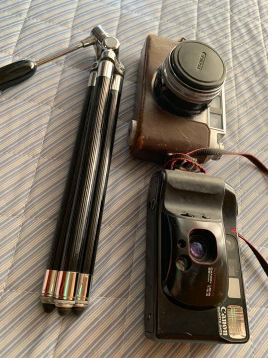 レトロ　カメラと三脚
