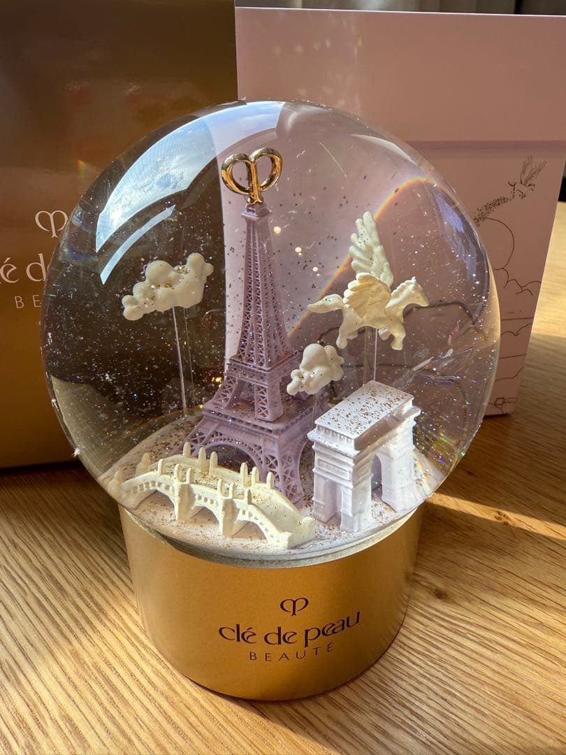 激レア　大人気クレドポーボーテ ホリデー 2024 ノベルティ スノードーム