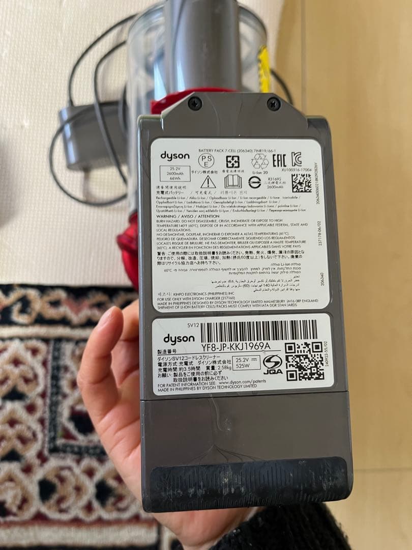 ダイソンSV12コードレスクリーナー