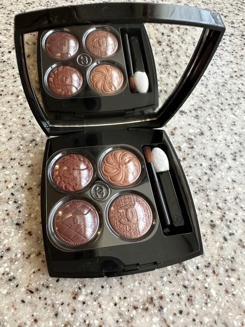 【新品未使用】シャネル レキャトルオンブル ブトン 219 ブトンクチュール