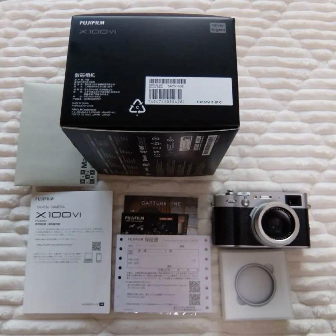 保証書有、美品、アクセサリー多数有　富士フイルム　X100Ⅵ シルバー