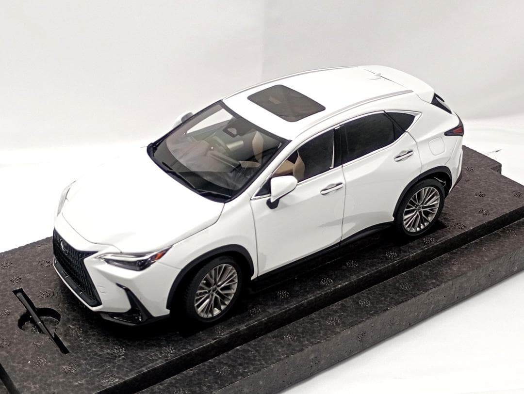 京商 1/18 レクサス NX450h 2022 (ソニッククォーツ)