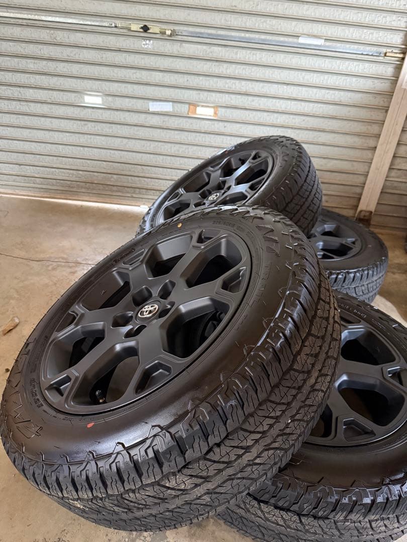 RAV4 オフロードパッケージ2 純正ホイールタイヤ　令和7年11月納車　美品