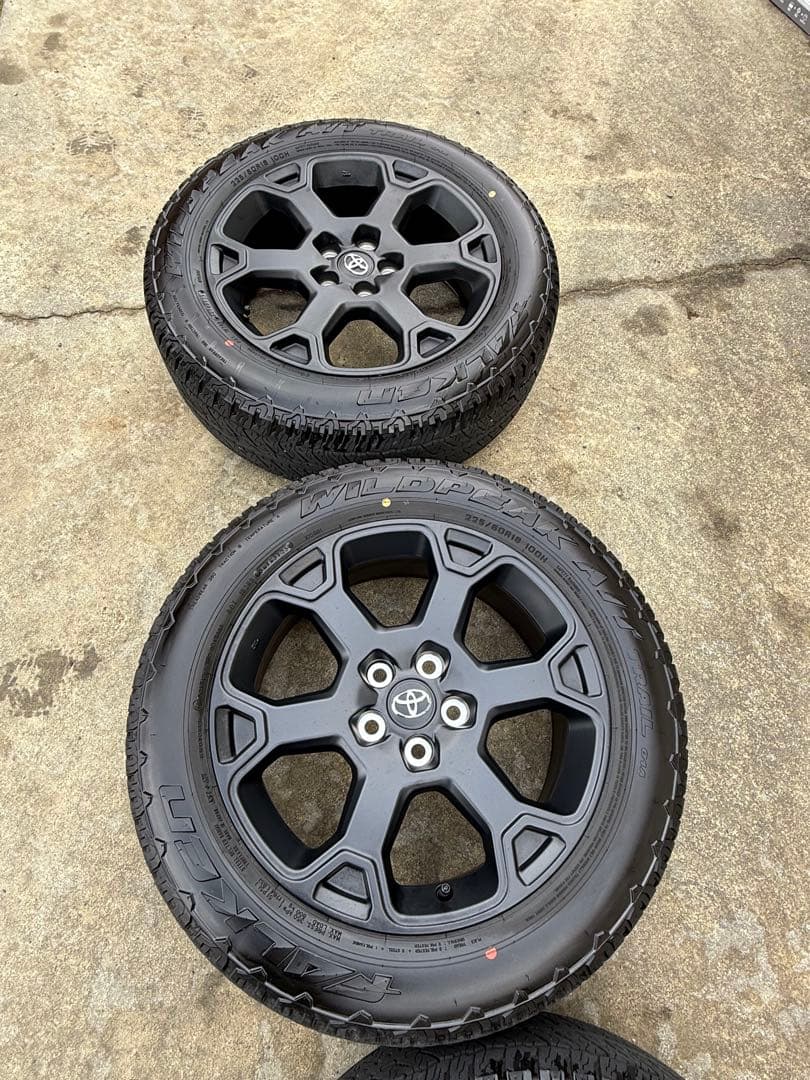 RAV4 オフロードパッケージ2 純正ホイールタイヤ　令和7年11月納車　美品