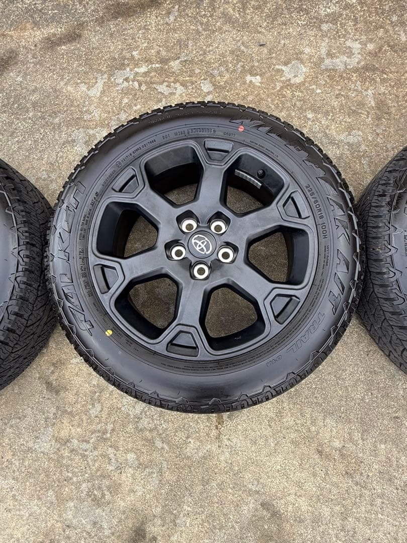 RAV4 オフロードパッケージ2 純正ホイールタイヤ　令和7年11月納車　美品