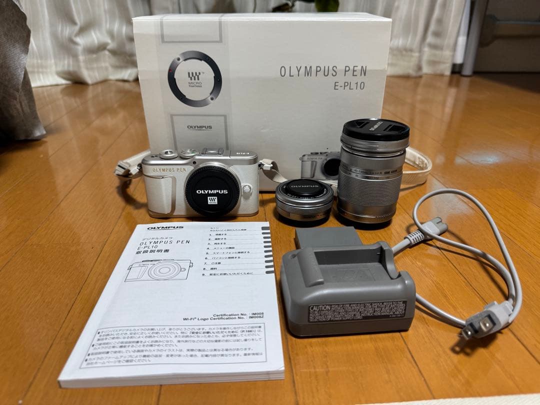 OLYMPUS PEN E-PL10 ホワイト/シルバー