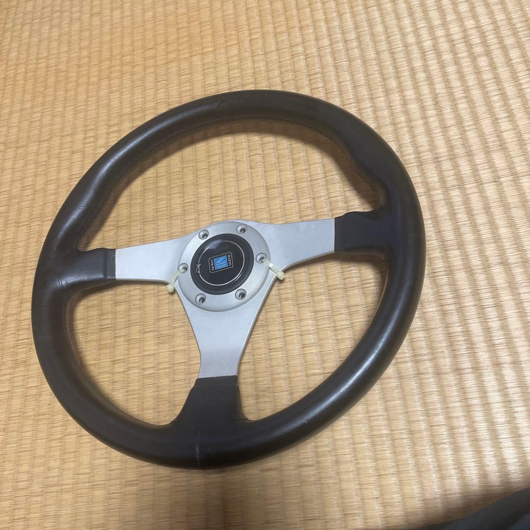 ステアリングホイール 3スポーク 黒とシルバー