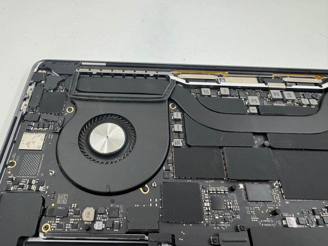 MacBook Pro★A2141★ディスプレイ割れ❗️ジャンク❗️