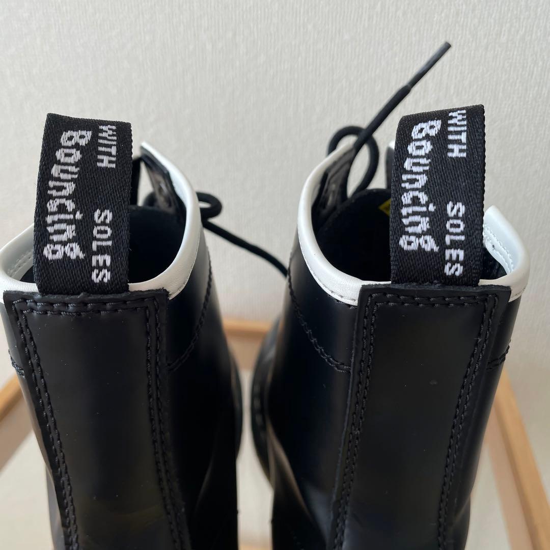 【24.0】ドクターマーチン ZIP 8ホールブーツ 日本限定 ホワイトステッチ