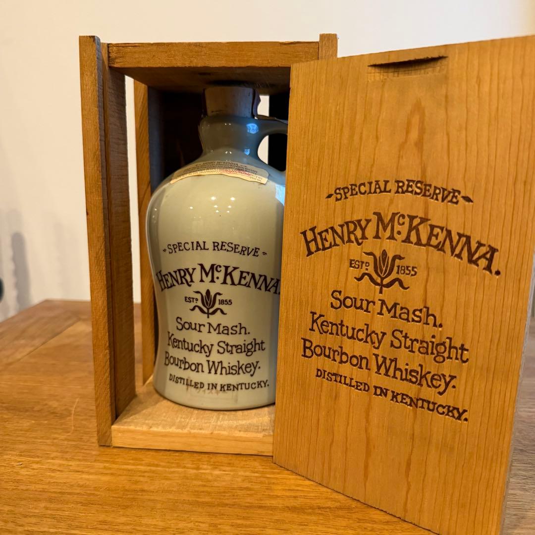 ヘンリー・マッケンナ　スペシャルリザーブ　木箱入りバーボンウイスキー 750ml